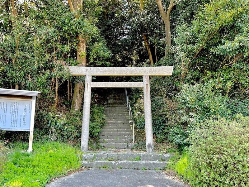 御衣野小津神社,三重県桑名市多度町御衣野２２２２