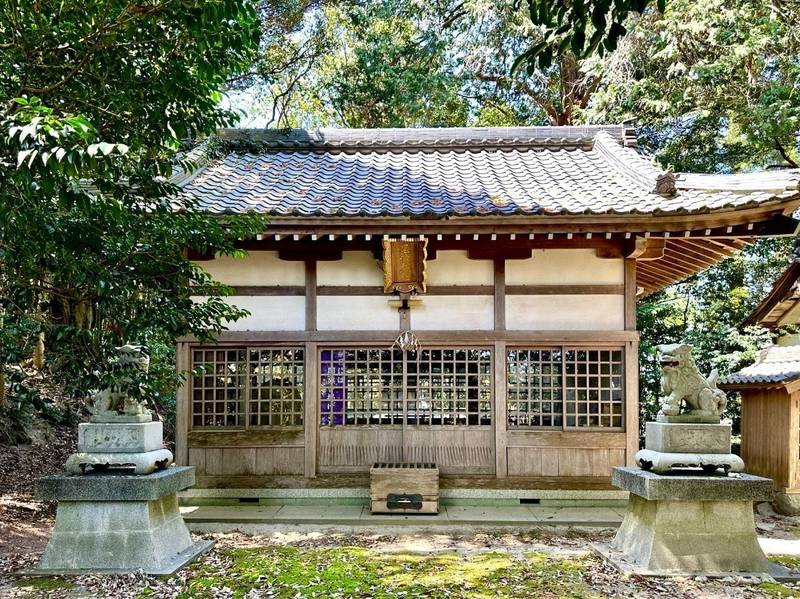 御衣野小津神社,三重県桑名市多度町御衣野２２２２