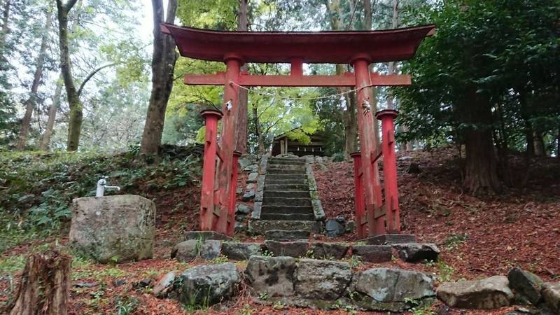 丸山稲荷神社,岐阜県可児郡御嵩町井尻２９−２