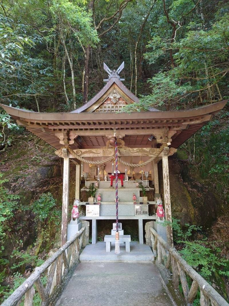 満願滝弁財天,大阪府和泉市槇尾山町87