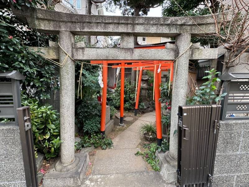 伏見稲荷社  (田園調布),東京都大田区田園調布1-35-7