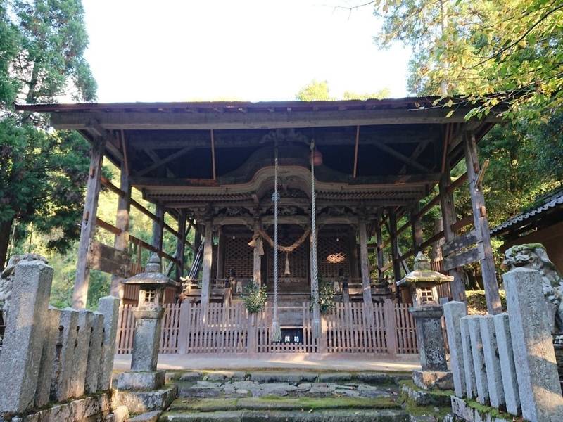 坂尾呂神社,京都府綾部市睦寄町鳥垣２４−２４