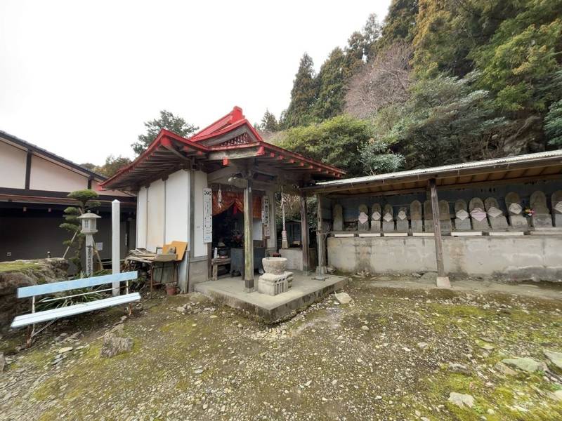 岡部薬師堂,福岡県糟屋郡篠栗町篠栗2572