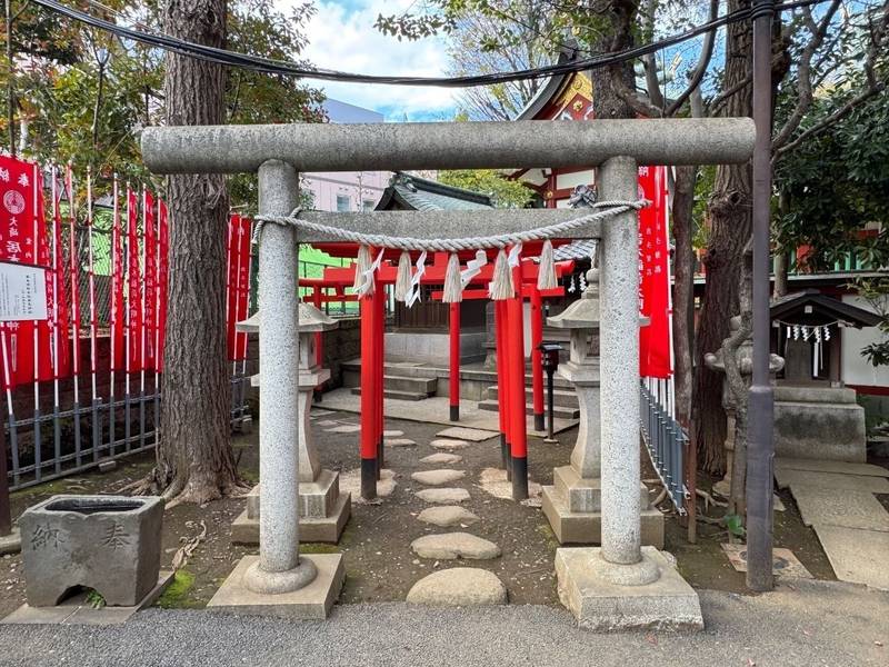稲荷神社      (居木神社境内社),東京都品川区大崎3-8-20 居木神社境内