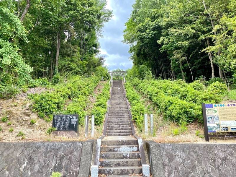枝下川神社,愛知県豊田市平戸橋町波岩８６－８