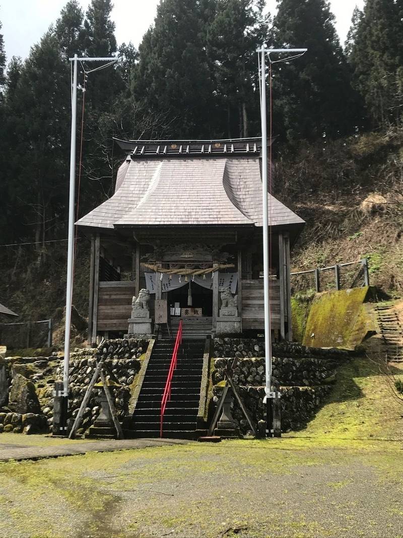 上之山神社,新潟県魚沼市青島2559