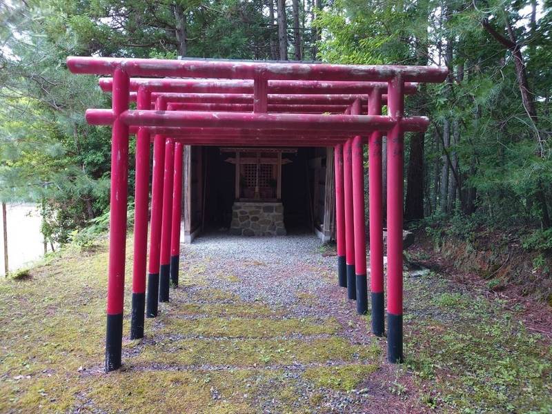 釜一三神社,京都府綾部市釜輪町岡田道ノ下５３