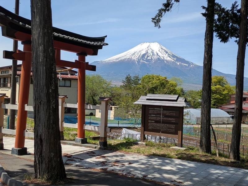 内野浅間神社,山梨県南都留郡忍野村内野１