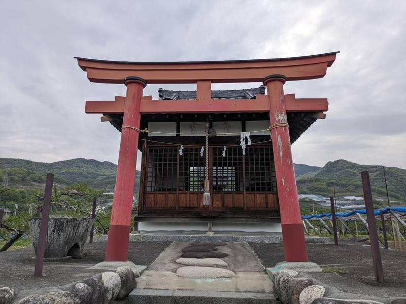 稲荷神社,山梨県笛吹市春日居町下岩下
