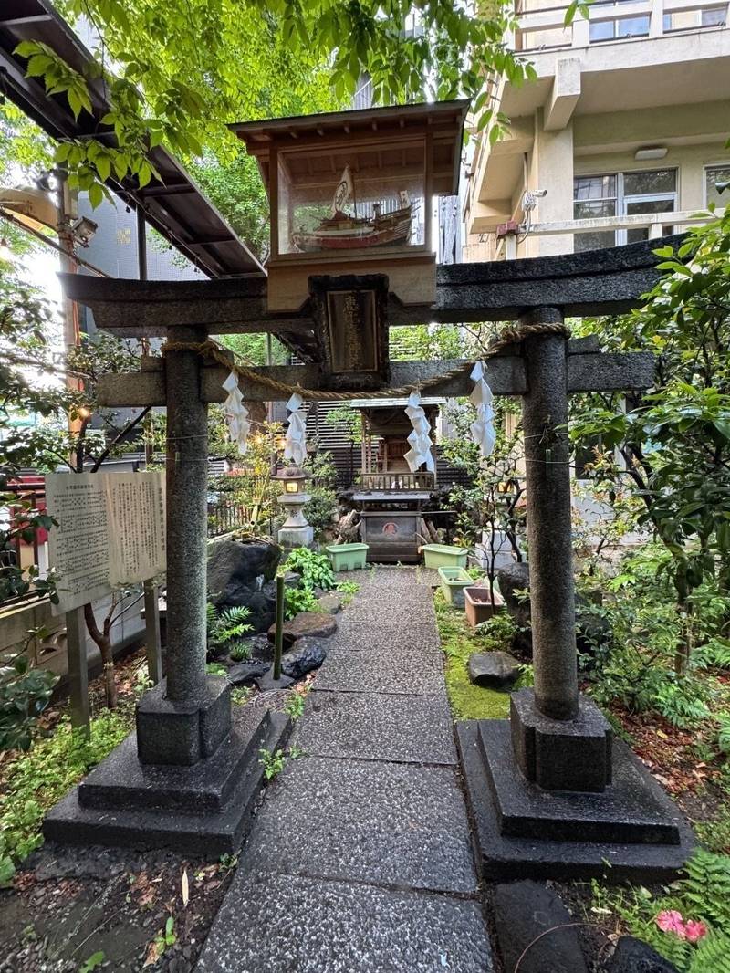 三島神社   (開運恵比寿神社),東京都新宿区歌舞伎町2-17-5 稲荷鬼王神社境内