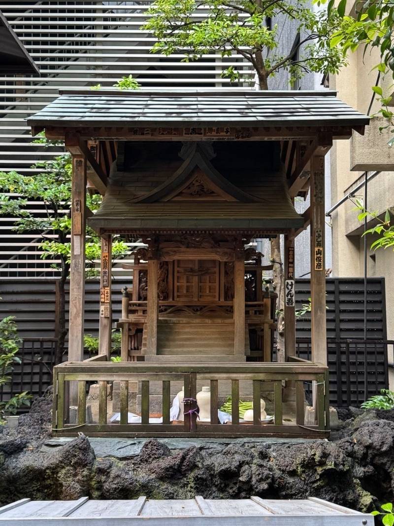 三島神社   (開運恵比寿神社),東京都新宿区歌舞伎町2-17-5 稲荷鬼王神社境内