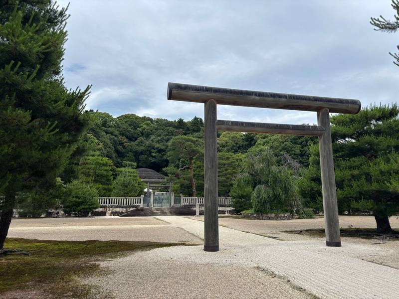 伏見桃山陵  (明治天皇陵),京都府京都市伏見区桃山町古城山