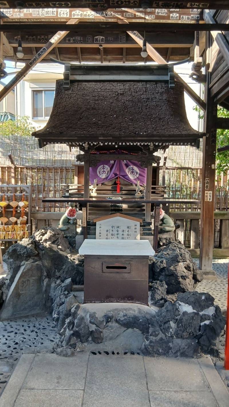 被官稲荷神社,東京都台東区浅草2丁目31-16