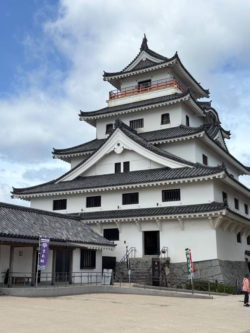 唐津城 (舞鶴城),佐賀県唐津市東城内8-1