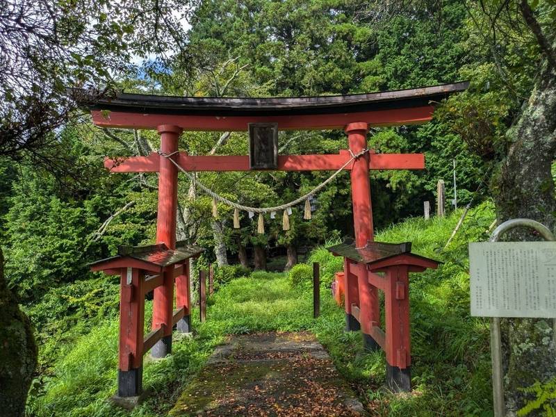 神部神社,山梨県北杜市須玉町小尾３８０５