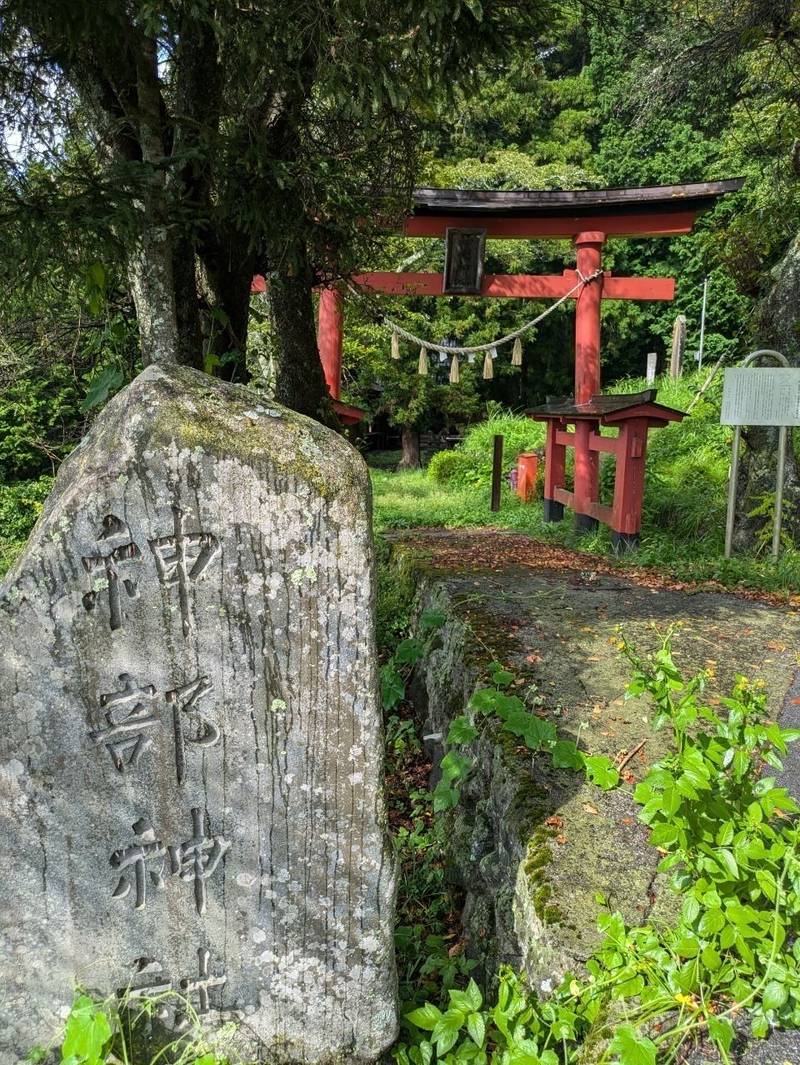 神部神社,山梨県北杜市須玉町小尾３８０５