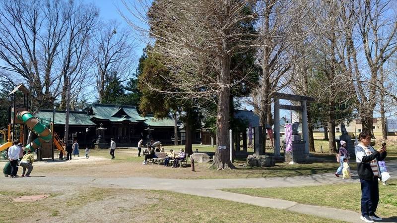 諏訪護国神社 (高島城跡鎮座),長野県諏訪市高島1-20-1 高島公園内