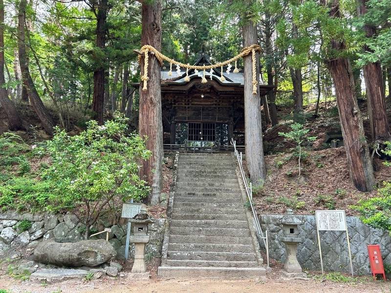 足長神社,長野県諏訪市四賀足長山5386