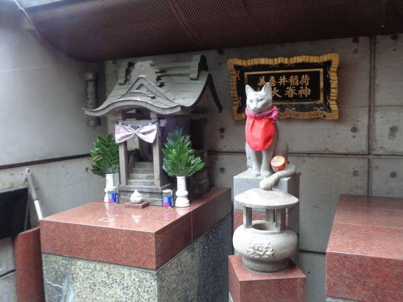 美喜井稲荷神社,東京都港区赤坂４丁目９−１９
