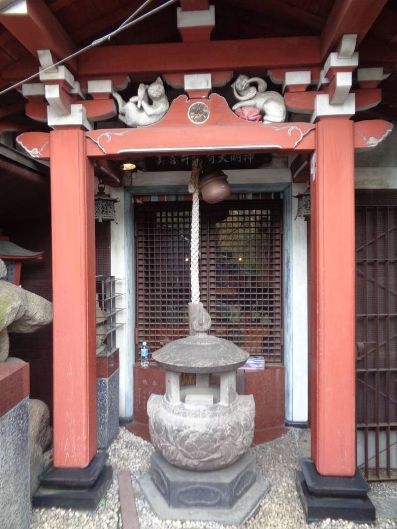 美喜井稲荷神社,東京都港区赤坂４丁目９−１９