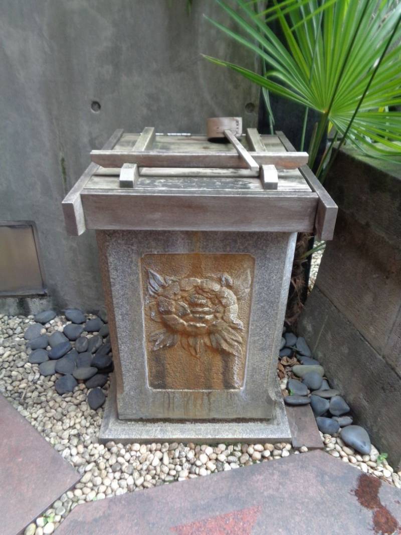 美喜井稲荷神社,東京都港区赤坂４丁目９−１９