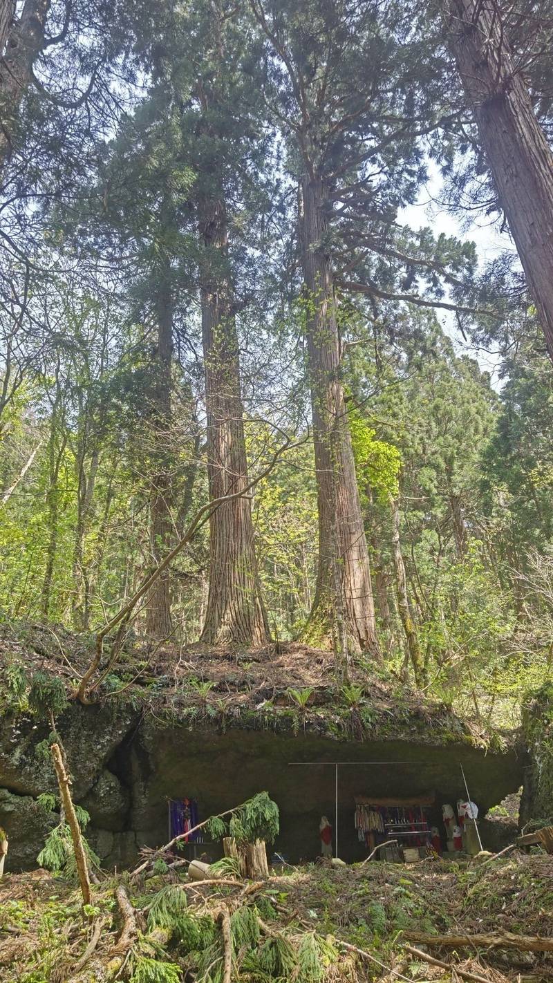 岩円地蔵,山形県最上郡金山町下野明