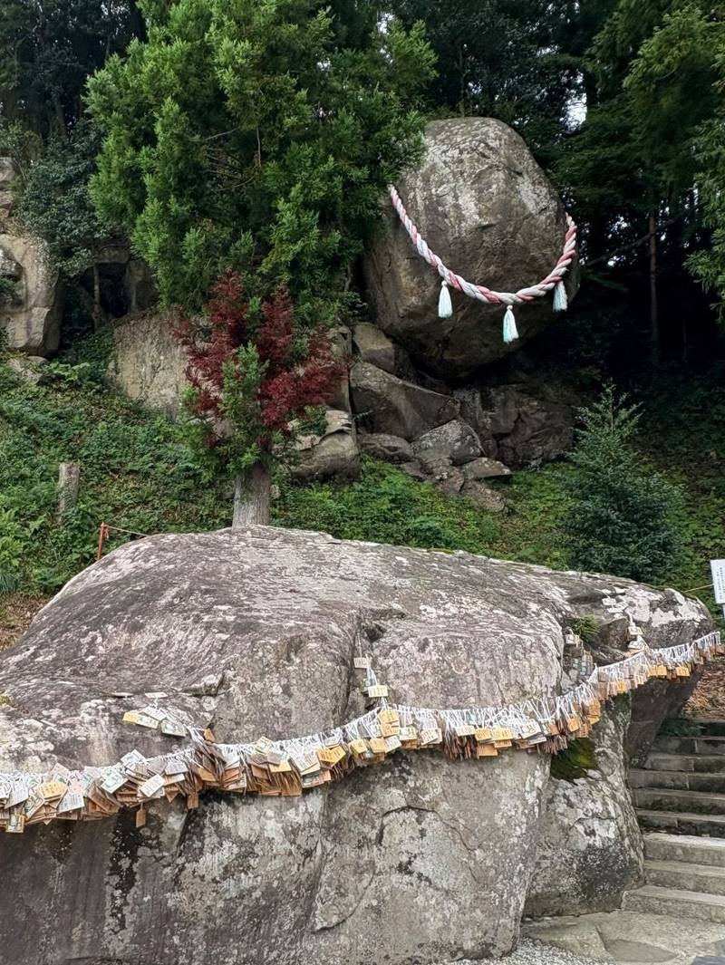 釣石神社,宮城県石巻市北上町十三浜字追波305
