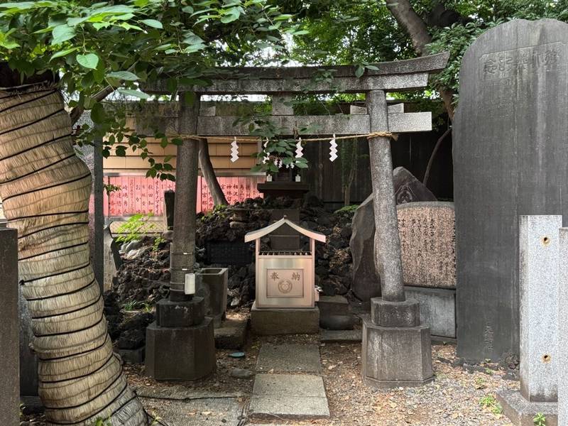 芸能浅間神社 (花園神社境内社),東京都新宿区新宿5丁目17-3