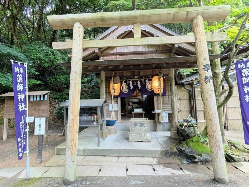薬師神社 奥の宮 八番社,福岡県福津市宮司元町7-1